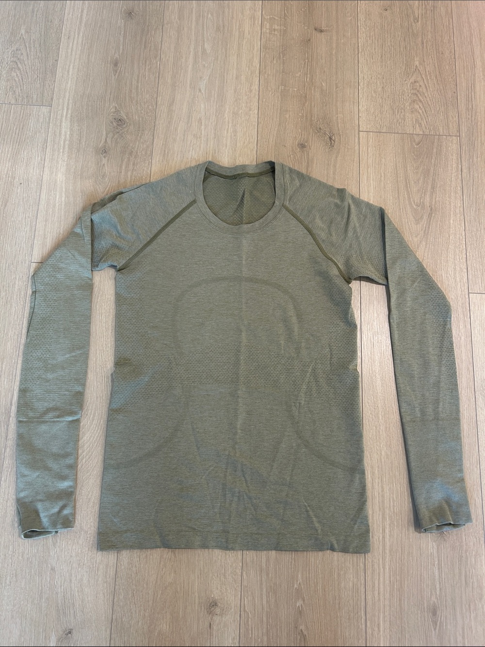 Lululemon Swiftly Long Sleeve - size 8